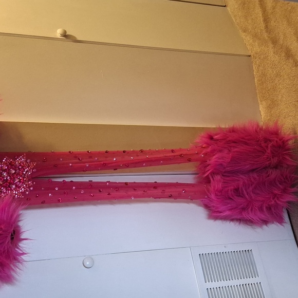 Fabulous costume. - Picture 3 of 9